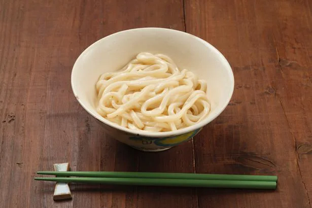 簡単すぎるのにやみつき！　混ぜうどん