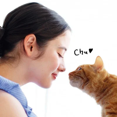 ひんやり湿った猫の鼻にキスしたい？