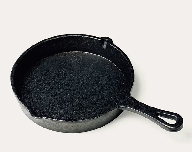 スキレット(SKILLET)があれば新しい料理にチャレンジできる!▷スキレットS 内径13×高さ2.2cm ¥220(DAISO)