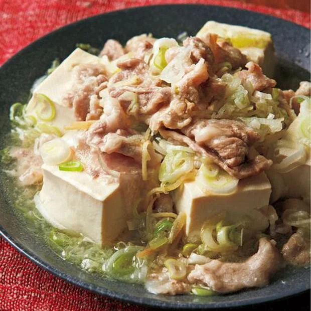 「豆腐の豚バラねぎオイル蒸し」