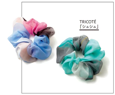 TRICOTÉ「シュシュ」▷外径14cm、内径3.5cm 各￥2,200／ TRICOTÉ