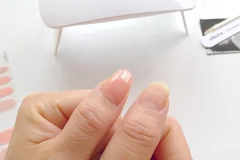 ネイルした指としていない指を比べてみると、手の印象がまったく違います！