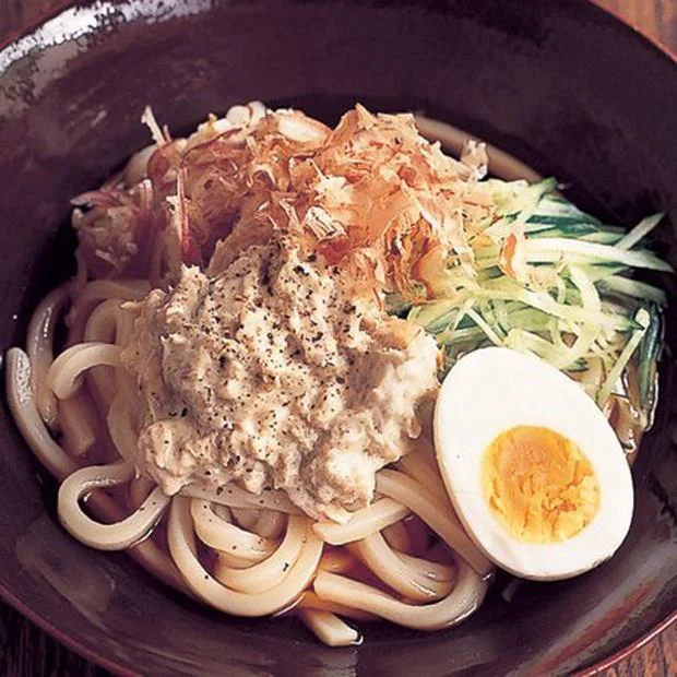 【画像を見る】削りがつおで風味をプラス「冷やしうどん」