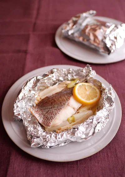 白身魚のうまみが優しく野菜に染みわたる「白身魚のほったらかしホイル焼き」