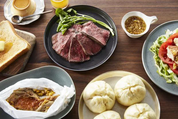 ローストビーフ、肉まん、鮭ときのこの包み蒸し、プリンなどトースターで作ったとは思えない料理ばかり!