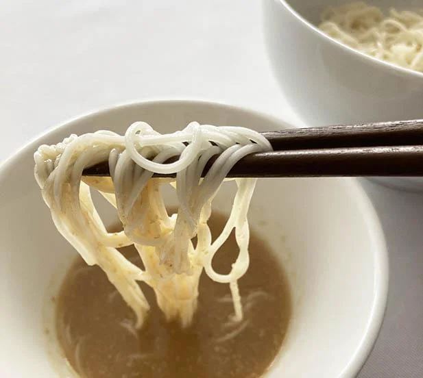 水で希釈しても、しっかり麺に絡む