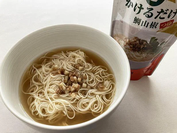 そのまま使えるストレートタイプの「麺にかけるだけ 鯛山椒つゆ」