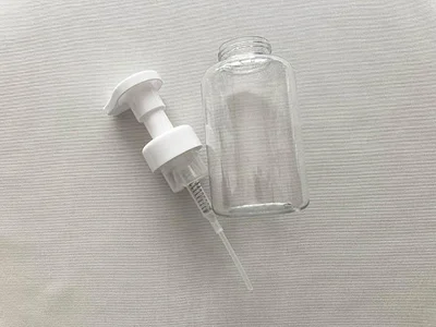 手もスポンジも入らない、こんな感じのボトル掃除に