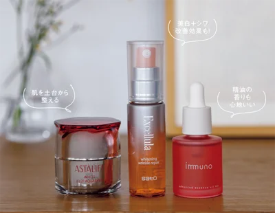 （右）▷イミュノ アドバンスド エッセンスオイル WH［医薬部外品］ 30ml ￥7,150／プレミアアンチエイジング（中）▷エクセルーラ ホワイトニング リンクルリペア［医薬部外品］ 30ml ￥4,180／佐藤製薬（左）▷アスタリフト ホワイト ジェリー アクアリスタ 40g ￥11,000／富士フイルム