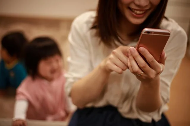 すき間時間でやるはずだった「ポイ活」。気づくと育児そっちのけでやってしまっていました…【お悩み相談】