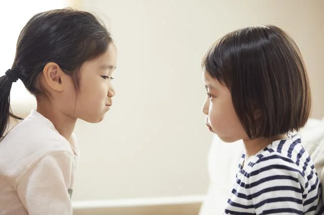 「このお菓子美味しくない」遠慮なくズケズケ言う娘の友人が鼻につきます【お悩み相談】