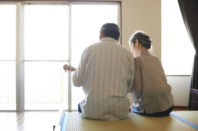 夫婦間での子どもを作らないという選択、義実家にも伝えた方がいいの？【お悩み相談】
