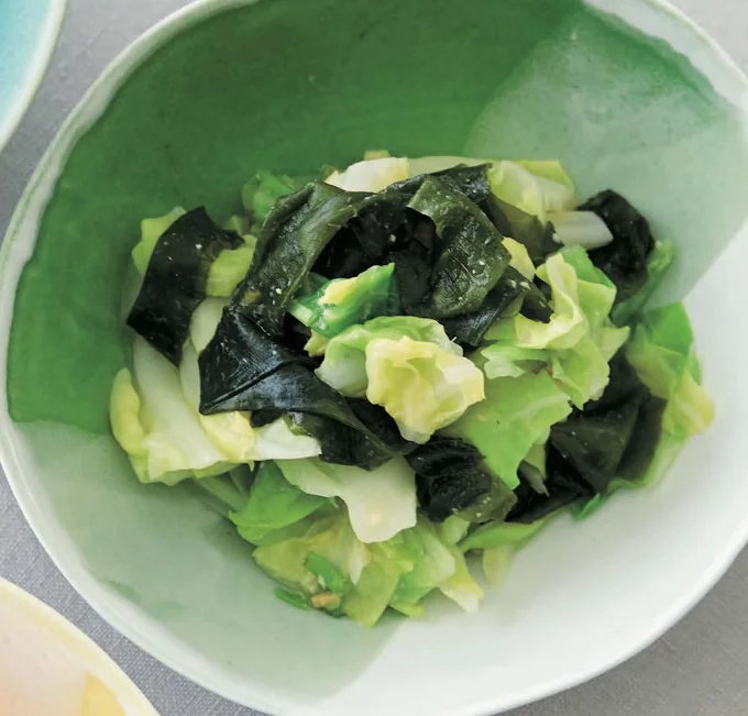 【画像】野菜と海藻に酢みそがマッチ！「キャベツとわかめの酢みそあえ」