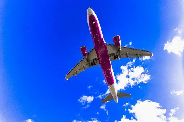 飛行機の行きと帰りの飛行時間が違う理由／誰かに話したくなる地球の雑学