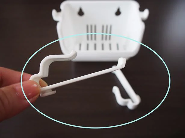 「小物用水切り」本体に付属のフックを装着します!