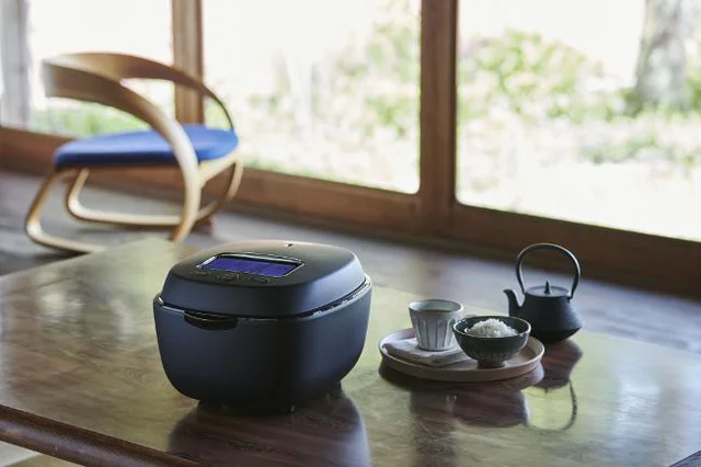 あの老舗メーカーの高級炊飯器が進化！手軽に土鍋ごはんのおいしさ＆毎日の食卓をプチ贅沢に！