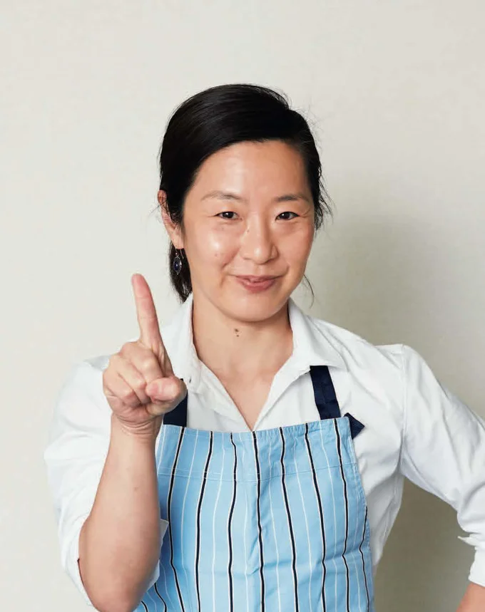 牛尾理恵さん:料理研究家、栄養士。40歳を目前にして体づくりに目覚め、プロテインを重視した食事やトレーニングで引き締まった体形をキープ中。愛用のプロテインパウダーは、「UМATEIN」。