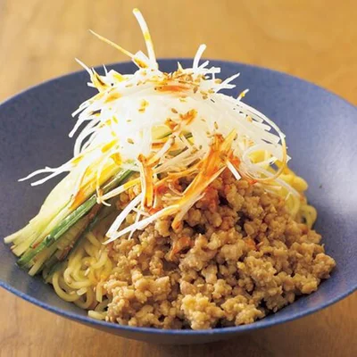 【画像を見る】とりそぼろであっさりと！「汁なし担担麺」