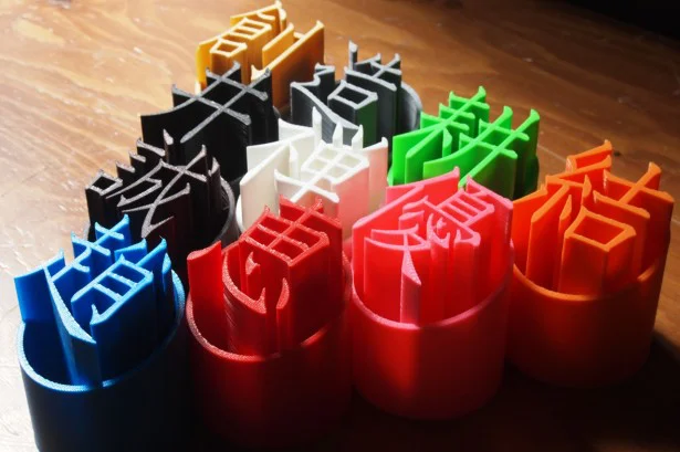 3Dプリンターで作る『オリジナル漢字ペン立て』がインパクトありすぎる