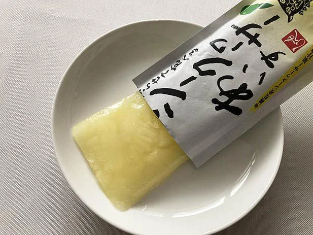 【画像を見る】パッケージのまま凍らせて食べる「シークワーサーあいす」