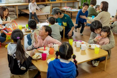 こども食堂は子どもからお年寄りまで、誰でも来られる地域の居場所