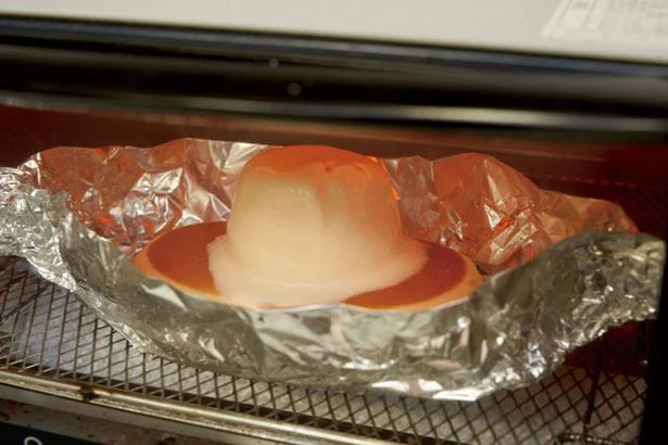 トースターで約７分焼き、アイスが蒸しケーキの表面全体にしみわたったら完成