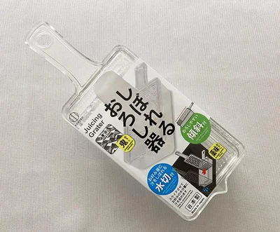 大根おろしの汁切りが簡単にできる「しぼれるおろし器」