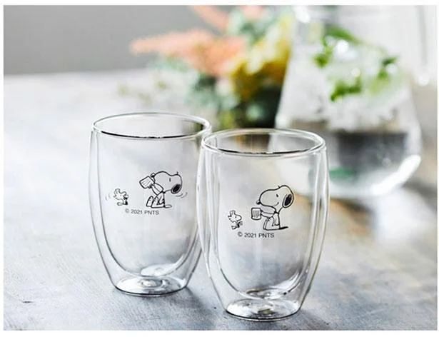 【画像を見る】乾杯をしているスヌーピーとウッドストックがかわいい!