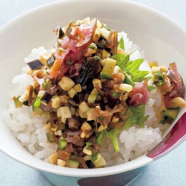 温かいご飯に冷たいだしをかけて、いただきます！