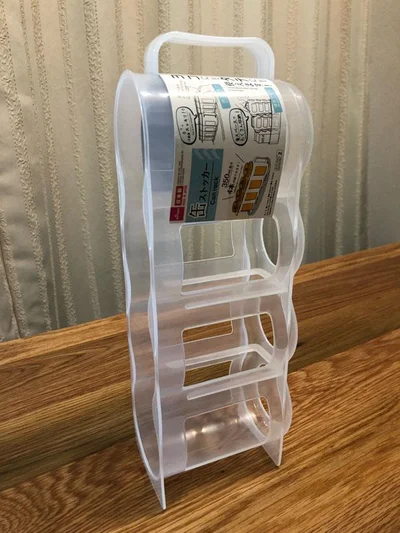 【画像を見る】タテ置き収納もばっちり！冷蔵庫のドアポケットにも入ります。