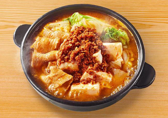 【画像を見る】「具鍋 豚キムチ鍋つゆ」は夏にぴったりの辛ウマ味!