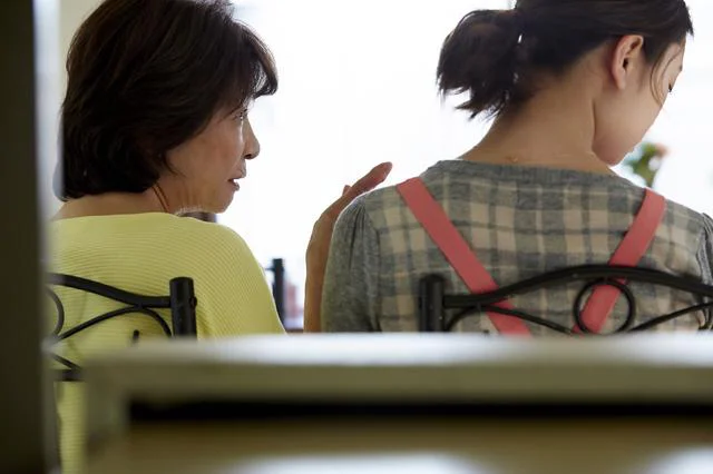 私を女のライバルと見る実母。父と話すときは嫉妬心むき出しで対抗されます…【お悩み相談】