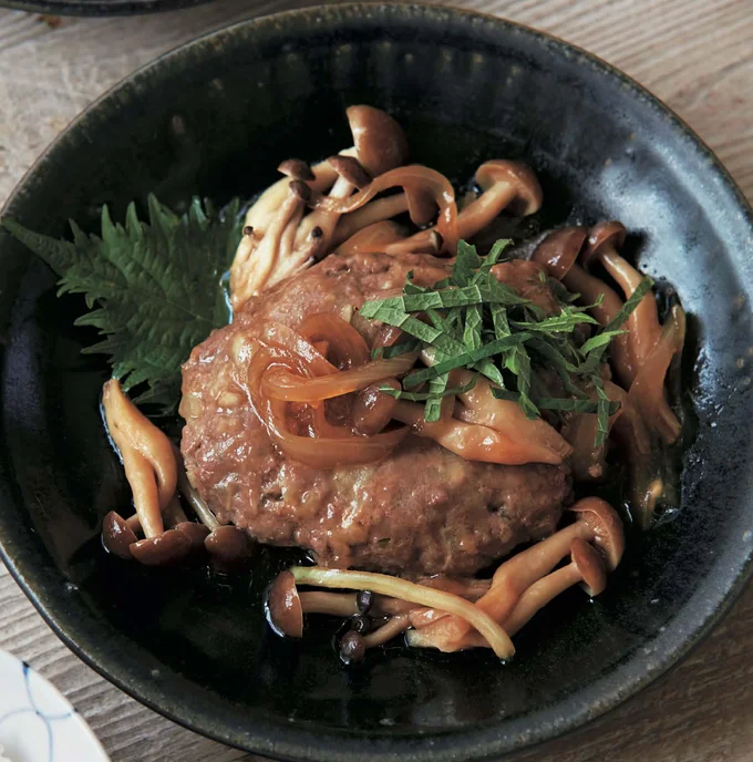 形くずれや焼き縮みナシできれいな仕上がり「レンジ煮込み和風ハンバーグ」