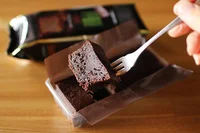 あの濃厚チョコケーキが更に進化！チョコ好きを魅了する超美味チョコケーキを発見！【500円で幸せになってみた！】