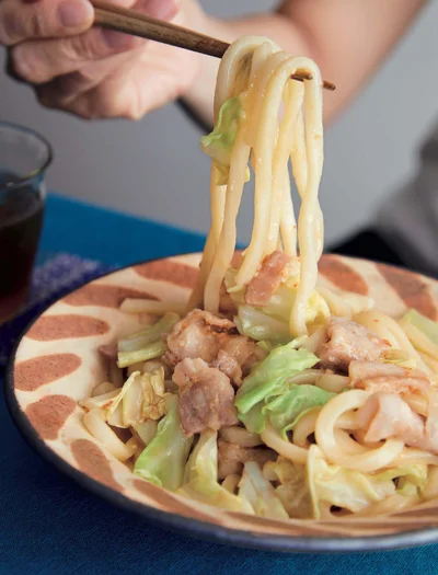 暑くても箸が進む甘みそ味「回鍋肉風うどん」