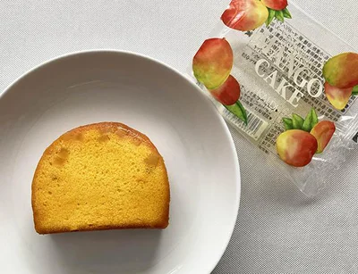 【画像を見る】見るからに、しっとり＆どっしり食感が楽しめそうな「マンゴーケーキ」