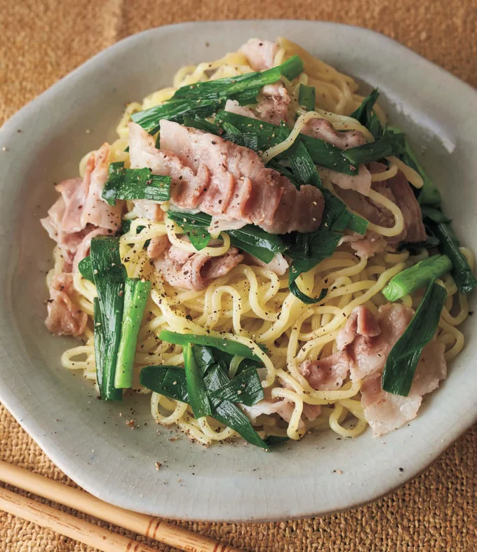 【画像】豚バラのうまみたっぷりで食べごたえあり！「豚にら塩焼きそば」