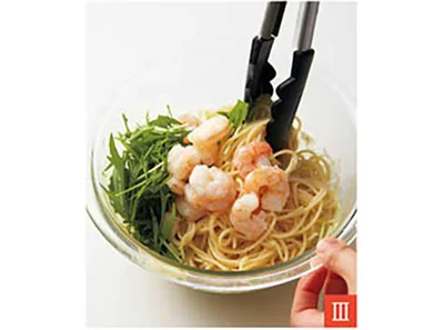 トングなどでスパゲッティ全体に絡むように