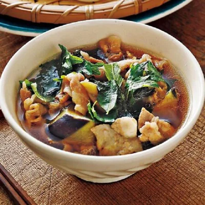 ひんやり麺を熱々つけ汁で！ とろとろなすが絶品「豚肉となすのしょうがつけ麺」
