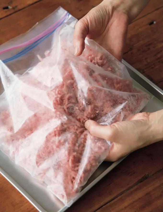 袋の上から3回ほぐして冷凍【自家製パラパラ冷凍ひき肉】