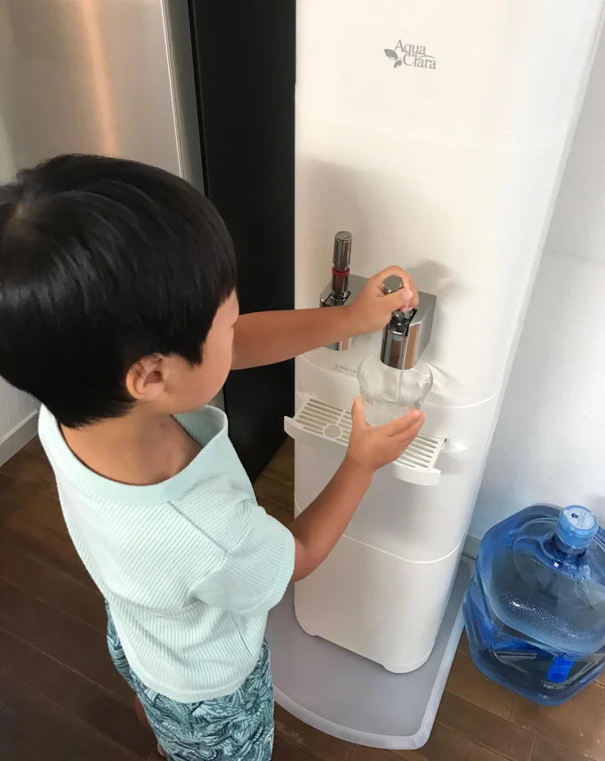 子どもが飲みたいタイミングで自分でお水を注げるようになると、親は助かります！
