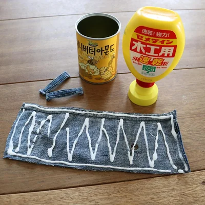 木工用ボンドを全体的に塗って空き缶に貼ります