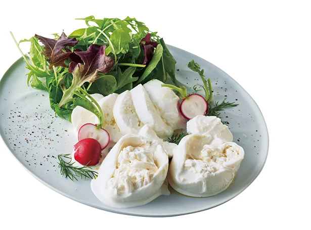 ファットリアビオ北海道「イタリア職人がつくるブッラータ」125g ¥1,620 同モッツァレッラ 125g ¥702