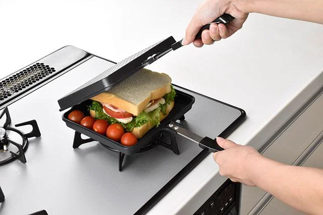 【3名様にプレゼント】家でもアウトドアでも大活躍！「ワイドサンドパン」