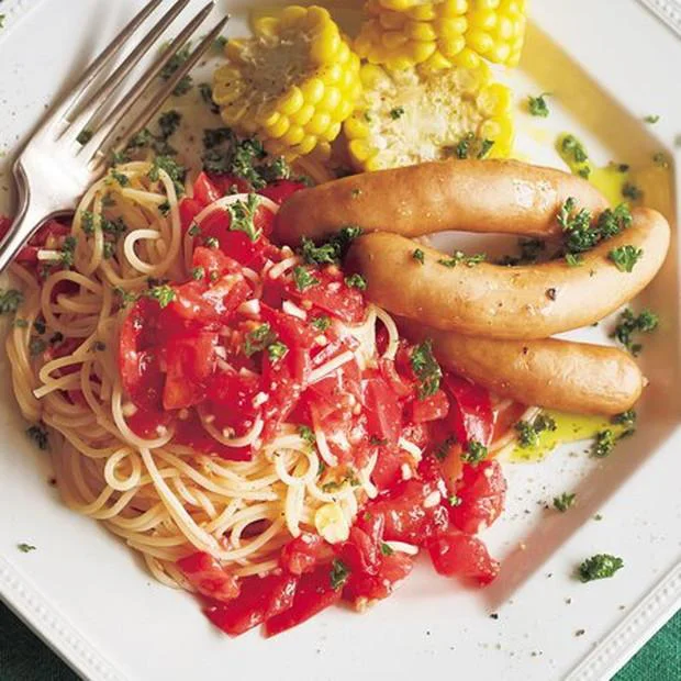【画像を見る】パスタをゆでる時間内に完成！「冷製トマトスパゲッティプレート」
