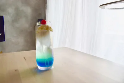 バニラアイスとチェリーを乗せると、お洒落な喫茶店みたい！