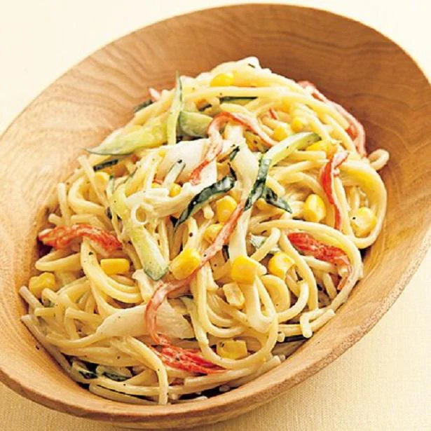 なつかしの給食メニューを再現！ やわらか麺が不思議とおいしい「かにかまスパサラダ」