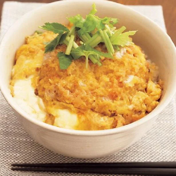 ふんわり卵でとじて、素朴なカツ丼風に