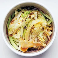 【作り置きレシピ】冷蔵庫にあると心強い「春キャベツの中華風マリネ」