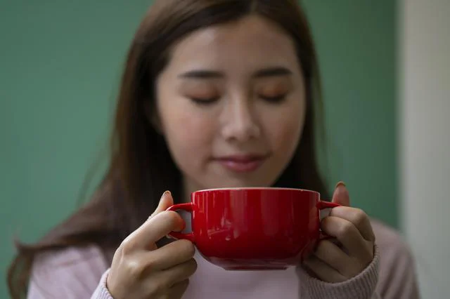 マグカップでフォンデュシチュー!?お湯を注いで混ぜるだけでとろ～りおいしい！